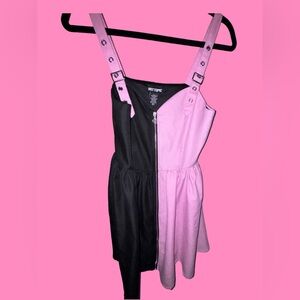 Black and Pink Hot Topic Zipper Dress. COMES WITH FREE GIFT 💝